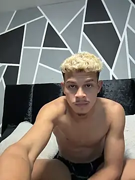 Snapshot of CHARLY-- chatting on April 8, 2026, 8:47 am CHARLY-- online show from April 8, 2026, 8:47 am