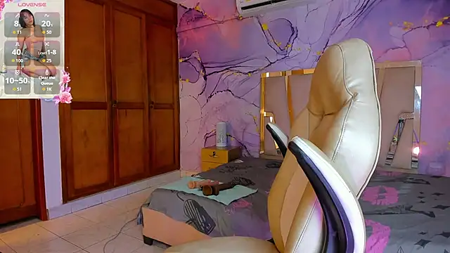 Snapshot of Elowen_Clark chatting on October 14, 2025, 8:31 pm Elowen Clark online show from October 14, 2025, 8:31 pm