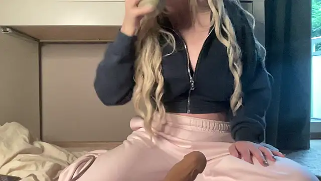 Wodkarella online show from September 25, 2025, 7:34 am