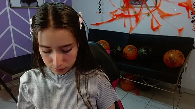 Snapshot of Adhara_Kitten chatting on November 6, 2025, 1:12 pm Adhara Kitten online show from November 6, 2025, 1:12 pm