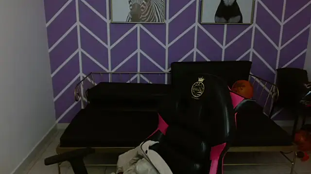 Snapshot of Adhara_Kitten chatting on November 12, 2025, 1:11 pm Adhara Kitten online show from November 12, 2025, 1:11 pm