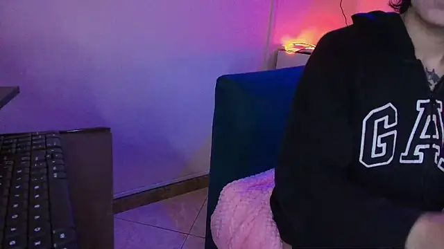 Snapshot of Terraelowen chatting on November 7, 2025, 11:43 am Terraelowen online show from November 7, 2025, 11:43 am