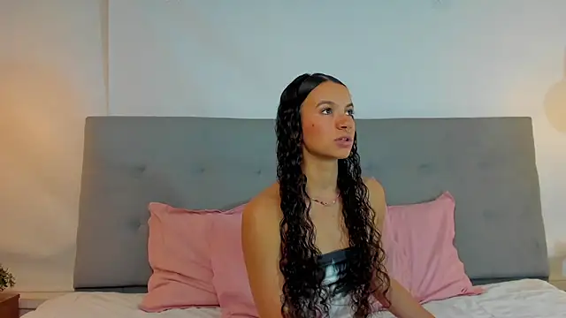 Snapshot of Luna_Claire chatting on September 24, 2025, 12:52 pm Luna Claire online show from September 24, 2025, 12:52 pm