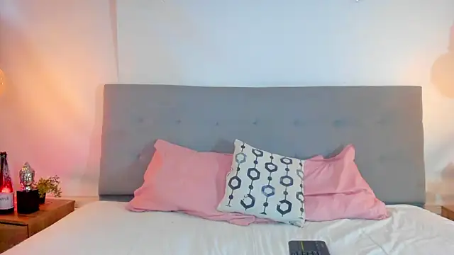 Snapshot of Luna_Claire chatting on October 3, 2025, 1:08 pm Luna Claire online show from October 3, 2025, 1:08 pm