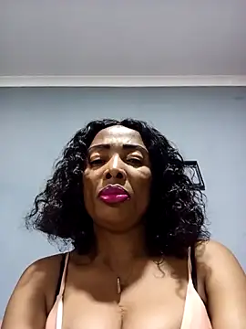 Snapshot of SEXYMOANSXX chatting on April 1, 2026, 11:11 am SEXYMOANSXX online show from April 1, 2026, 11:11 am