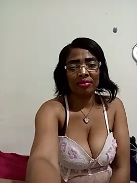 Snapshot of SEXYMOANSXX chatting on April 6, 2026, 2:31 am SEXYMOANSXX online show from April 6, 2026, 2:31 am