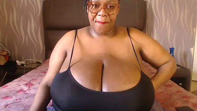 BoobsQueen46K online show from June 30, 2026, 10:05 am