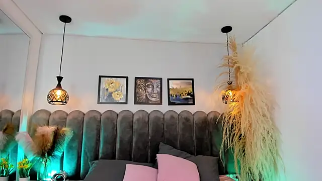 Viollet xoxo online show from October 3, 2025, 8:28 pm