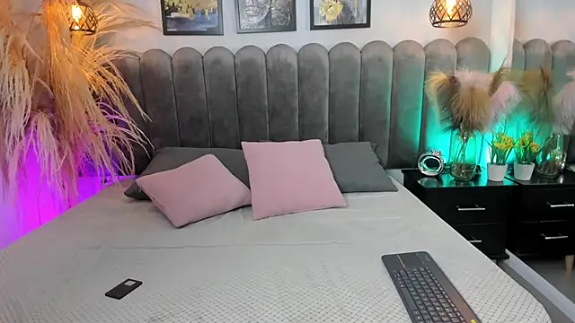 Viollet xoxo online show from October 15, 2025, 8:31 pm