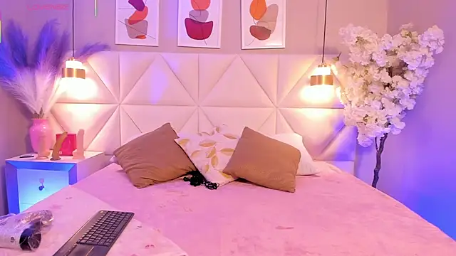 Viollet xoxo online show from October 22, 2025, 3:29 am