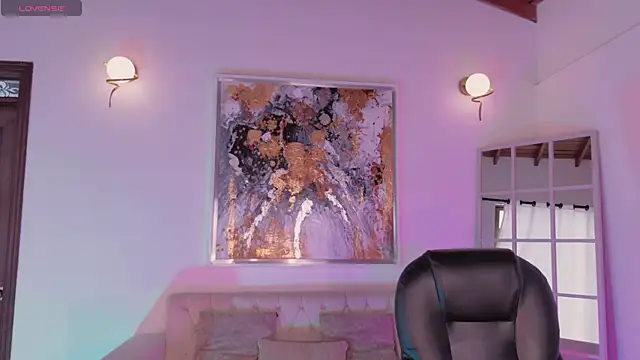 Snapshot of MiaLaurence chatting on June 19, 2026, 6:34 pm MiaLaurence online show from June 19, 2026, 6:34 pm