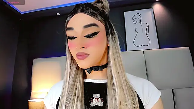 Valeriasmiithh online show from October 10, 2025, 8:41 pm