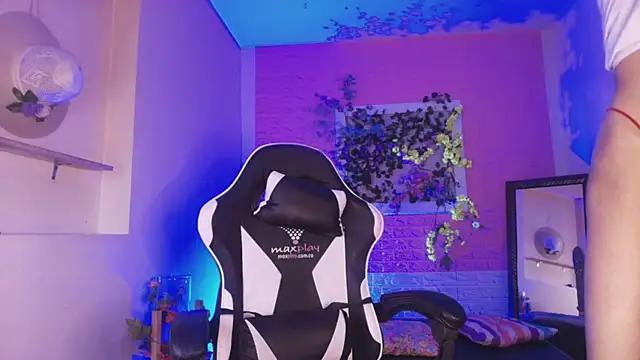 Snapshot of Katy_bratz_ chatting on November 9, 2025, 7:56 pm Katy bratz online show from November 9, 2025, 7:56 pm