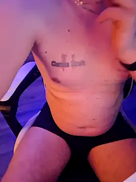 fuuck3dAss online show from February 3, 2026, 11:32 pm