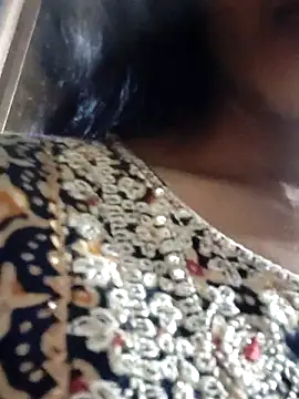 ROSE GOLDE online show from September 26, 2025, 5:28 pm