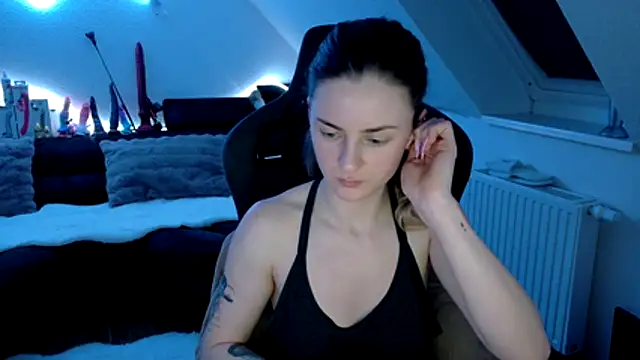 Melly4You online show from March 22, 2026, 11:30 pm