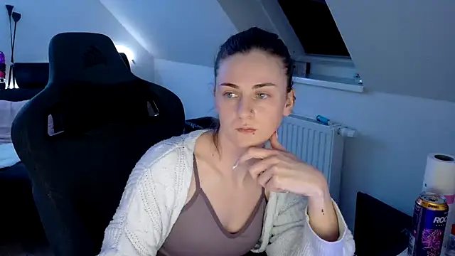 Melly4You online show from April 15, 2026, 10:21 pm