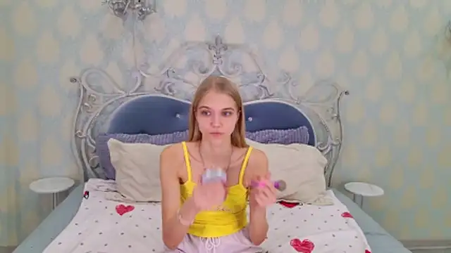 4example Chloe online show from November 21, 2025, 10:36 am