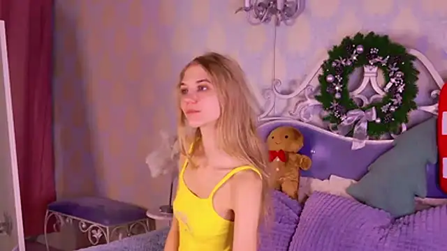 4example Chloe online show from December 23, 2025, 10:46 am