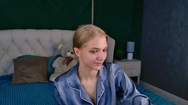 4example Chloe online show from May 21, 2026, 5:47 am