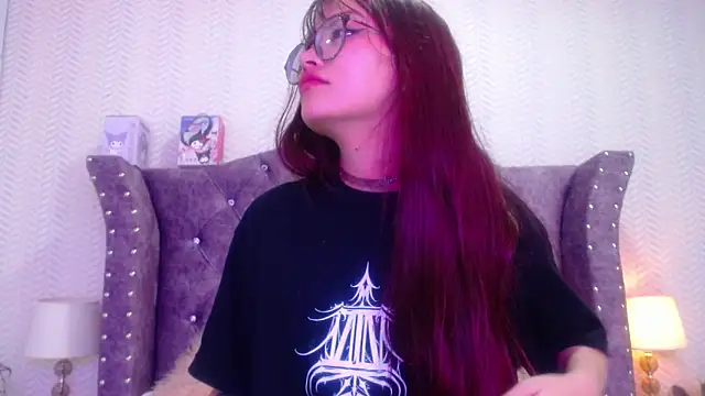 Snapshot of RavenLove_ chatting on November 5, 2025, 10:15 am RavenLove online show from November 5, 2025, 10:15 am