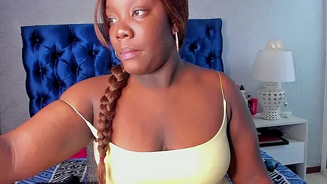 Snapshot of TANISHA_HILL chatting on October 20, 2025, 7:36 pm TANISHA HILL online show from October 20, 2025, 7:36 pm