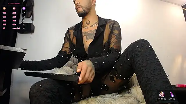 Snapshot of LickMyInk chatting on October 19, 2025, 4:13 am LickMyInk online show from October 19, 2025, 4:13 am