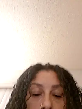 Snapshot of sweetnjuicyyy chatting on October 2, 2025, 5:25 am sweetnjuicyyy online show from October 2, 2025, 5:25 am