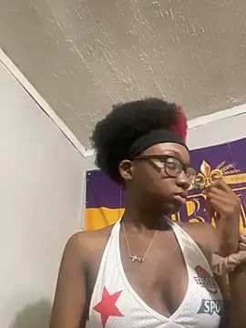 Snapshot of HennessyBaby21 chatting on October 6, 2025, 9:12 pm HennessyBaby21 online show from October 6, 2025, 9:12 pm