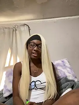 Snapshot of HennessyBaby21 chatting on October 22, 2025, 1:00 pm HennessyBaby21 online show from October 22, 2025, 1:00 pm