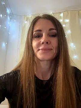 Snapshot of LucieMack chatting on October 16, 2025, 7:15 pm LucieMack online show from October 16, 2025, 7:15 pm