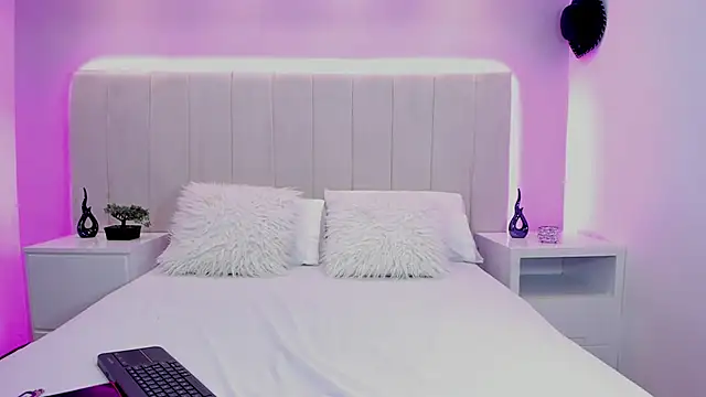 Snapshot of miah_skinny chatting on October 1, 2025, 8:04 pm miah skinny online show from October 1, 2025, 8:04 pm