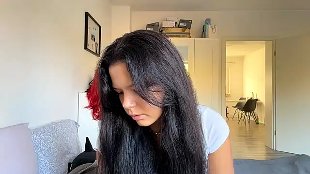 MaydaCornwall online show from October 30, 2025, 8:05 am