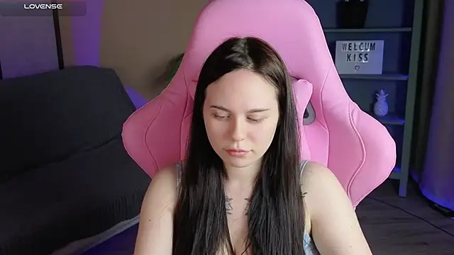 Snapshot of Alice_Moondark chatting on October 8, 2025, 8:50 pm Alice Moondark online show from October 8, 2025, 8:50 pm