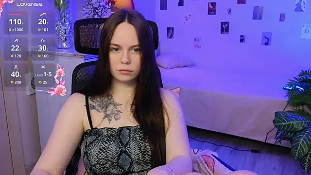 Snapshot of Alice_Moondark chatting on February 9, 2026, 8:24 pm Alice Moondark online show from February 9, 2026, 8:24 pm