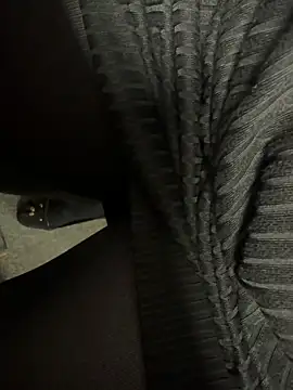 HiddenHoneyLDN online show from November 5, 2025, 3:45 pm