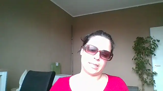 ITALIANASISIXX online show from February 19, 2026, 1:29 pm