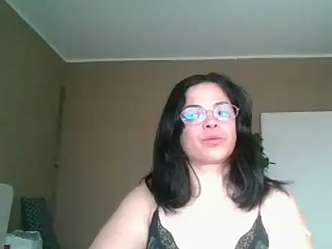 ITALIANASISIXX online show from April 15, 2026, 7:15 am