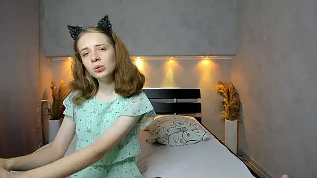 Camilla Kelly online show from September 26, 2025, 12:14 am