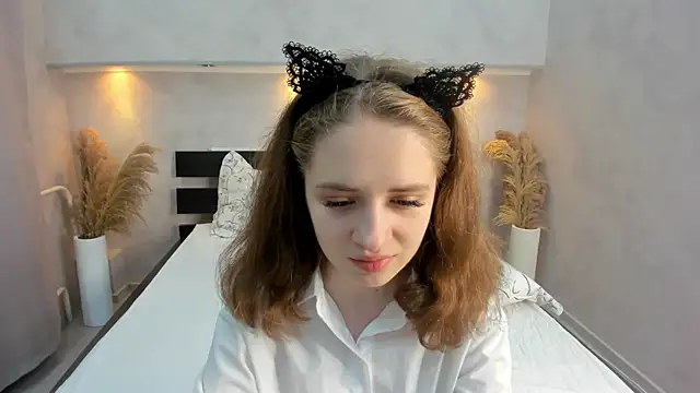 Camilla Kelly online show from October 12, 2025, 1:15 am