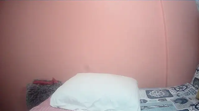 HUGEASSXXXXX online show from December 23, 2025, 3:04 am