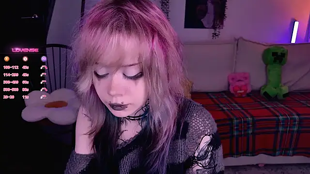 Lollyshy online show from November 26, 2025, 9:21 am