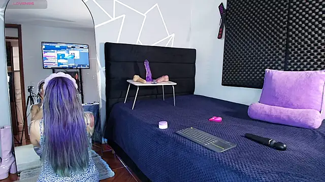 karlamoon23 online show from April 4, 2026, 6:05 pm