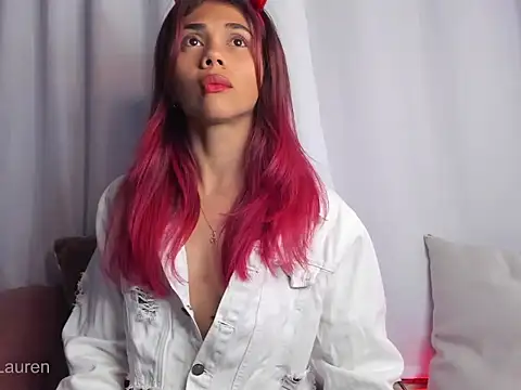 Laurenn 2 online show from October 8, 2025, 3:15 am