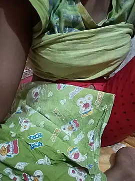 Snapshot of kaviyaponnu0987 chatting on July 6, 2026, 10:45 am kaviyaponnu0987 online show from July 6, 2026, 10:45 am