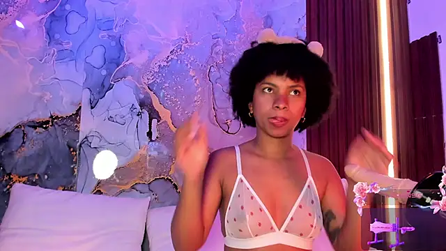 Lolalewis777 online show from September 21, 2025, 2:19 pm