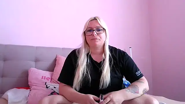 ToyCandyGirl online show from August 6, 2026, 3:47 pm
