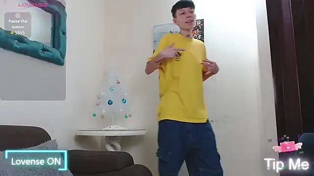 LiamBrown09 online show from December 3, 2025, 7:23 pm