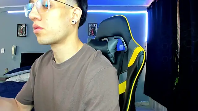 alexgiraldo   online show from September 12, 2025, 12:49 pm