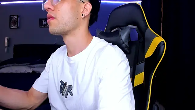 alexgiraldo   online show from September 24, 2025, 2:42 pm